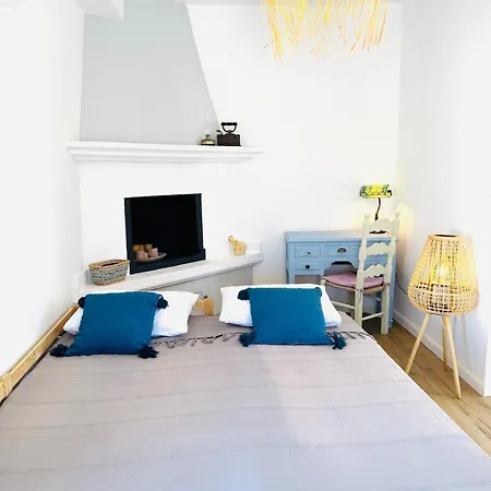 Kastrouna, With Private Heated Jacuzzi Apartment