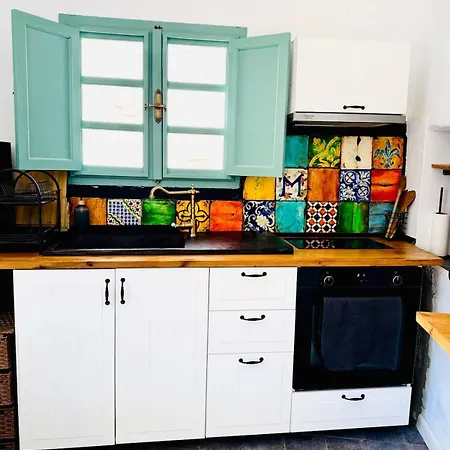 Kastrouna, With Private Heated Jacuzzi Apartment