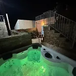 Kastrouna, With Private Heated Jacuzzi シミ