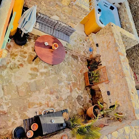 Kastrouna, With Private Heated Jacuzzi Appartamento *