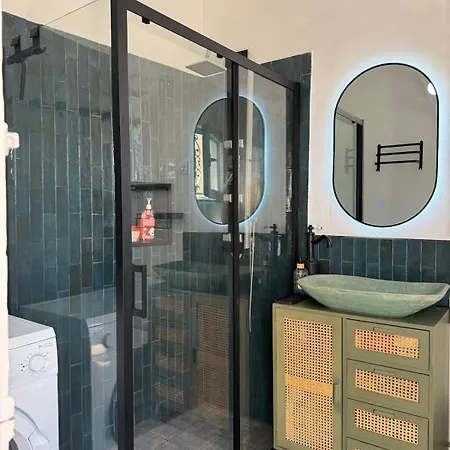 דירה Kastrouna, With Private Heated Jacuzzi סימי