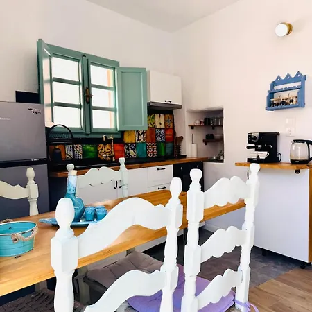Kastrouna, With Private Heated Jacuzzi Appartamento