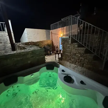 Kastrouna, With Private Heated Jacuzzi סימי
