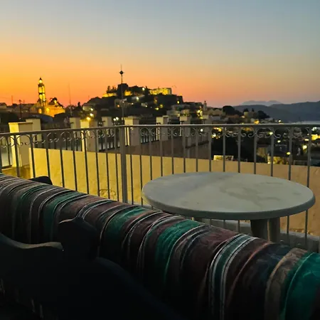 Appartamento Kastrouna, With Private Heated Jacuzzi Sými