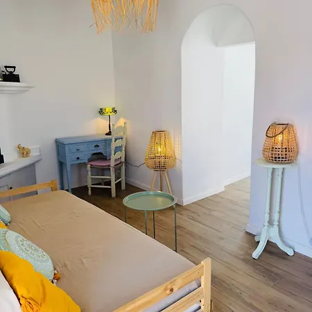 Kastrouna, With Private Heated Jacuzzi Appartamento