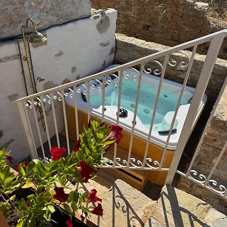 Kastrouna, With Private Heated Jacuzzi Apartment