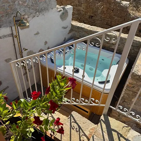 Kastrouna, With Private Heated Jacuzzi Appartamento Sými