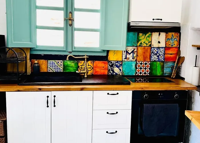 Kastrouna, With Private Heated Jacuzzi شقة