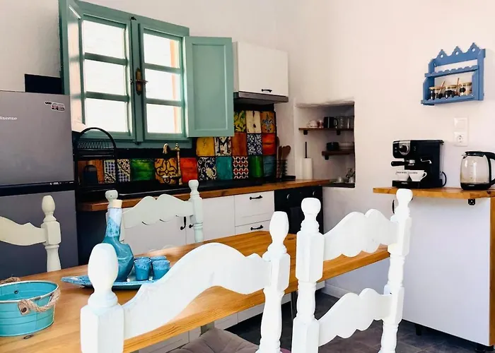 Kastrouna, With Private Heated Jacuzzi شقة