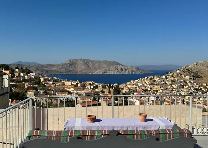 Kastrouna, With Private Heated Jacuzzi شقة سيمي