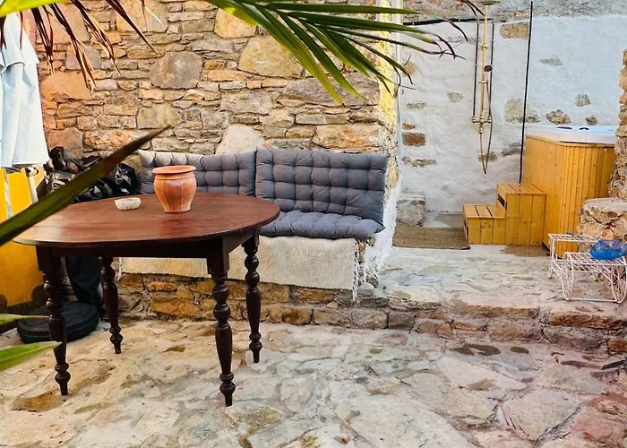 Kastrouna, With Private Heated Jacuzzi * سيمي