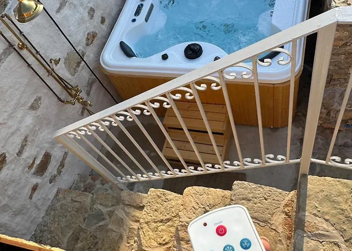 شقة Kastrouna, With Private Heated Jacuzzi *