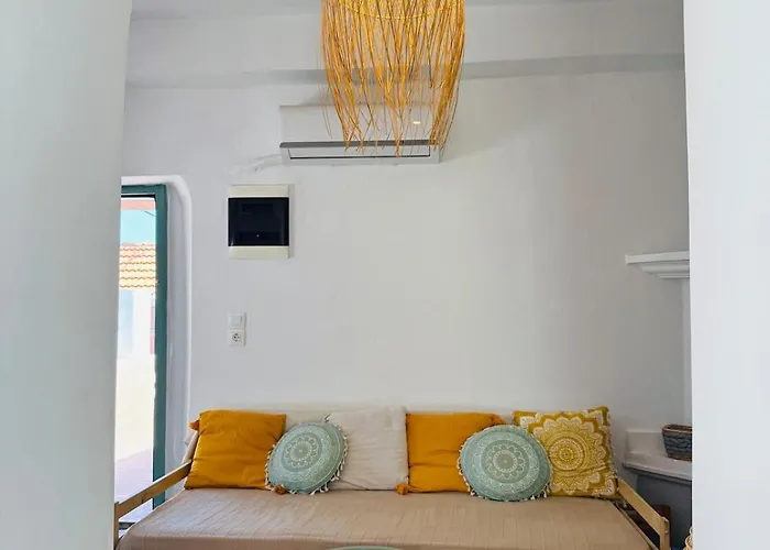 Kastrouna, With Private Heated Jacuzzi سيمي