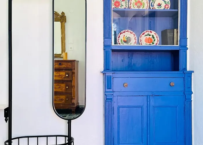 Kastrouna, With Private Heated Jacuzzi شقة سيمي