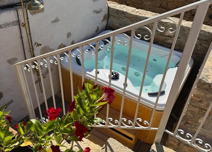 Kastrouna, With Private Heated Jacuzzi Διαμέρισμα