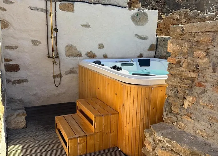 Kastrouna, With Private Heated Jacuzzi Διαμέρισμα